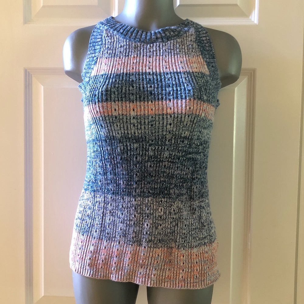 Cute and comfy Gap sleeveless sweater 💗